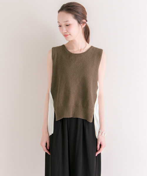 URBAN RESEARCH（アーバンリサーチ）の「UR プリーツドッキングニット（ニット/セーター・レディース・アイボリー/カーキ・FREE）」の11枚目の写真
