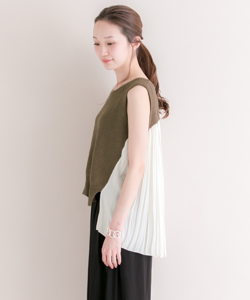 URBAN RESEARCH（アーバンリサーチ）の「UR プリーツドッキングニット（ニット/セーター・レディース・アイボリー/カーキ・FREE）」の10枚目の写真