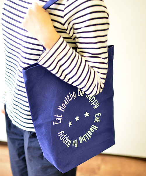 entre square(アントレスクエアー)の「Eat Healthy Be Happy トートバッグS ネイビー(トートバッグ・レディース・ネイビー・ONE SIZE)」の2枚目の写真