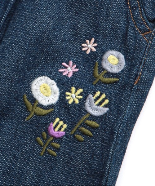 apres les cours（アプレレクール）の「刺繍テーパードデニムパンツ 7分丈（その他パンツ・キッズ・サックスブルー/ブルー・80/90/100/110/120/140/130）」の4枚目の写真