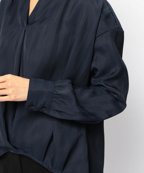 NARACAMICIE（ナラカミーチェ）の「ランダムストライプフロントタックプルオーバーブラウス（シャツ/ブラウス・レディース・ホワイト/ネイビー・MEDIUM/X-LARGE）」の8枚目の写真