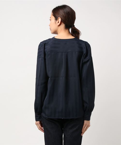 NARACAMICIE（ナラカミーチェ）の「ランダムストライプフロントタックプルオーバーブラウス（シャツ/ブラウス・レディース・ホワイト/ネイビー・MEDIUM/X-LARGE）」の3枚目の写真