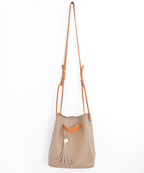 rps（アールピーエス）の「バイカラー巾着ショルダーBAG（ショルダーバッグ・レディース・レッド/グレイッシュベージュ/ブラウン・フリー）」の6枚目の写真