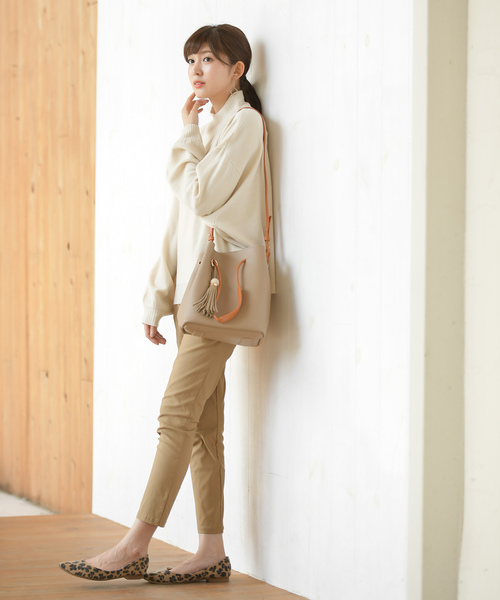 rps（アールピーエス）の「バイカラー巾着ショルダーBAG（ショルダーバッグ・レディース・レッド/グレイッシュベージュ/ブラウン・フリー）」の14枚目の写真