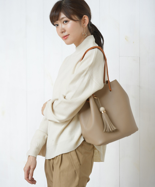 rps（アールピーエス）の「バイカラー巾着ショルダーBAG（ショルダーバッグ・レディース・レッド/グレイッシュベージュ/ブラウン・フリー）」の13枚目の写真