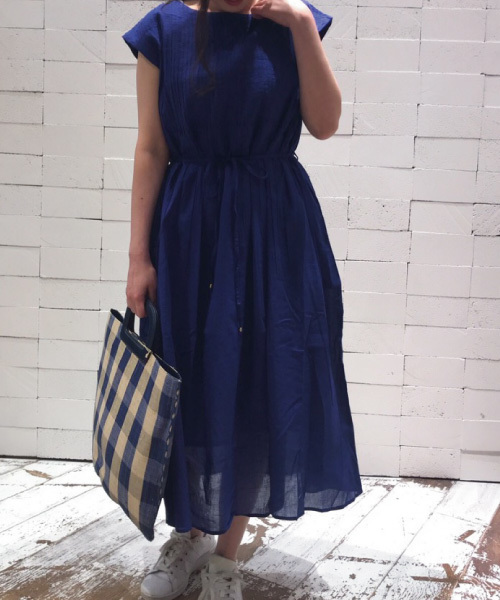 INTERPLANET（インタープラネット）の「コットンボイルピンタックワンピース（ワンピース・レディース・ブラック/パープル/ブラウン/ブルー・FREE）」の3枚目の写真