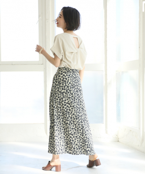 LOWRYS FARM（ローリーズファーム）の「ウシロネジリプルオーバー　832503（Tシャツ/カットソー・レディース・ブラック/ブラウン/アイボリー・FREE）」の10枚目の写真