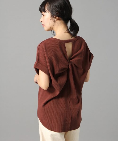 LOWRYS FARM（ローリーズファーム）の「ウシロネジリプルオーバー　832503（Tシャツ/カットソー・レディース・ブラック/ブラウン/アイボリー・FREE）」の8枚目の写真