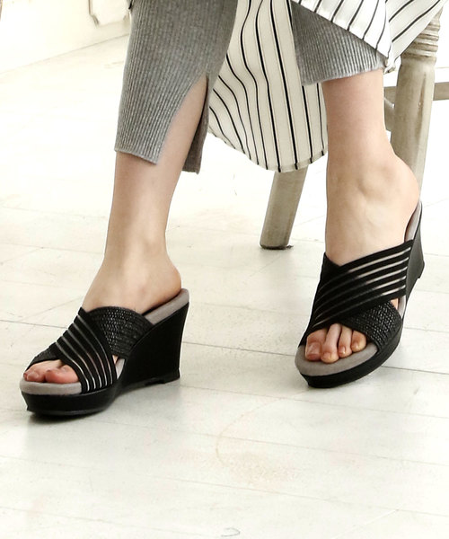 minky me!（ミンキーミー）の「柔らかウェッジソールふかふかクッションストライプゴムサンダル（サンダル・レディース・ブラック/ホワイト/シルバー・S/M/L/LL）」の2枚目の写真