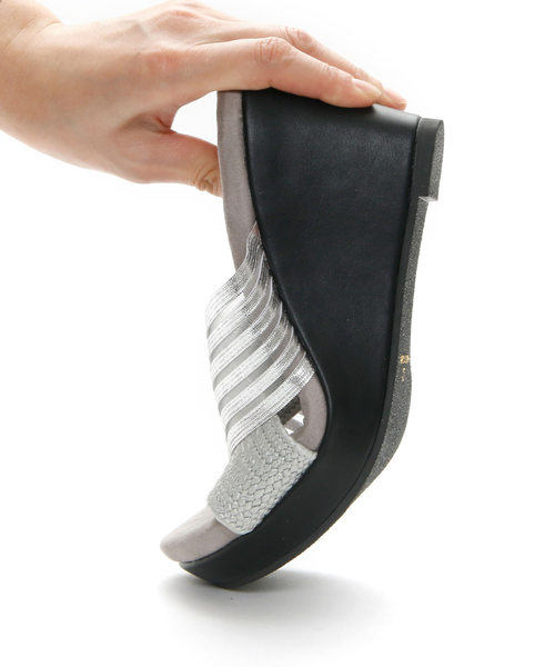 minky me!（ミンキーミー）の「柔らかウェッジソールふかふかクッションストライプゴムサンダル（サンダル・レディース・ブラック/ホワイト/シルバー・S/M/L/LL）」の13枚目の写真