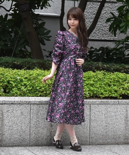 axes femme（アクシーズファム）の「フラワー柄VネックOP