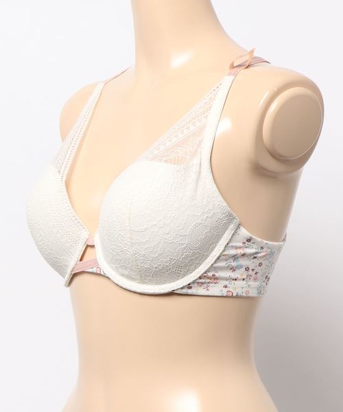 AMOSTYLE BY Triumph（アモスタイルバイトリンプ）の「アシンメ