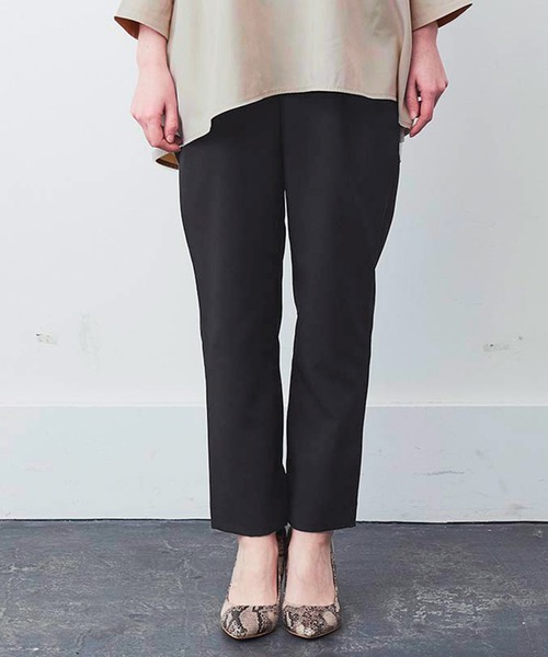 IEDIT（イディット）の「ＩＥＤＩＴ　麻調素材の美脚イージーパンツ（その他パンツ・レディース・ブラウン/ブラック・MEDIUM/LARGE/XXX-LARGE/XX-LARGE/X-LARGE/SMALL）」の2枚目の写真