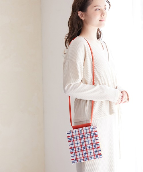 VIS(ビス)の「【LAUGOA】MUNCHEショルダーバッグ(ショルダーバッグ・レディース・ホワイト/レッド・FREE)」の4枚目の写真