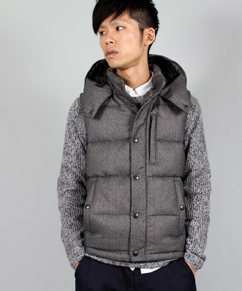 MEN'S BIGI（メンズビギ）の「フーデッドダウンベスト/French Down（ダウンベスト・メンズ・ネイビー/チャコールグレー/グレー・MEDIUM/LARGE/SMALL/LL）」の21枚目の写真