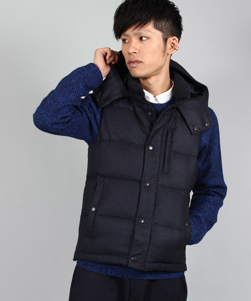 MEN'S BIGI（メンズビギ）の「フーデッドダウンベスト/French Down（ダウンベスト・メンズ・ネイビー/チャコールグレー/グレー・MEDIUM/LARGE/SMALL/LL）」の22枚目の写真