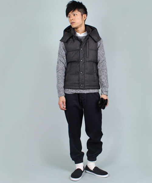 MEN'S BIGI（メンズビギ）の「フーデッドダウンベスト/French Down（ダウンベスト・メンズ・ネイビー/チャコールグレー/グレー・MEDIUM/LARGE/SMALL/LL）」の19枚目の写真