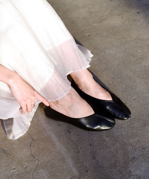 SHIPS(シップス)の「フェイクレザーチャイナシューズ 22~25.5cm◇(パンプス・レディース・オフホワイト/ブラック/パープル/ブラウン/シルバー/ベージュ/ゴールド系その他・50/55/60/65/70/75/80/85)」の15枚目の写真