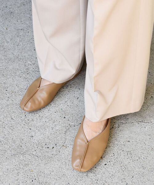 SHIPS(シップス)の「フェイクレザーチャイナシューズ 22~25.5cm◇(パンプス・レディース・オフホワイト/ブラック/パープル/ブラウン/シルバー/ベージュ/ゴールド系その他・50/55/60/65/70/75/80/85)」の12枚目の写真