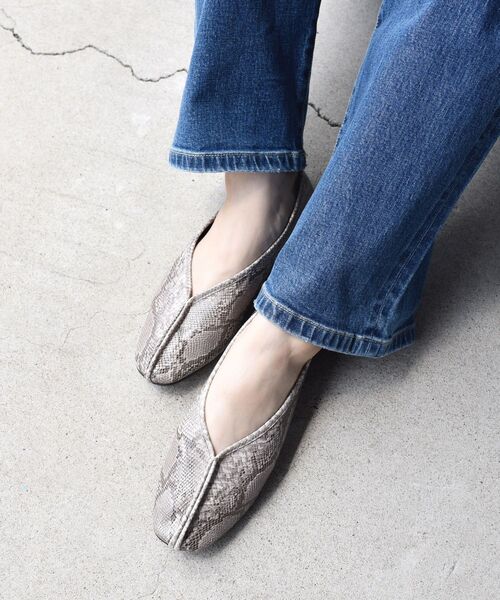 SHIPS(シップス)の「フェイクレザーチャイナシューズ 22~25.5cm◇(パンプス・レディース・オフホワイト/ブラック/パープル/ブラウン/シルバー/ベージュ/ゴールド系その他・50/55/60/65/70/75/80/85)」の11枚目の写真