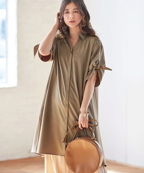 BELLUNA（ベルーナ）の「袖リボンスキッパーシャツワンピース（シャツワンピース・レディース・ネイビー/ブルーグレー/モカ/テラコッタ・MEDIUM/LARGE/X-LARGE）」の2枚目の写真