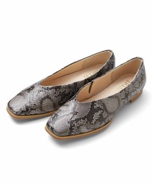 ＩＥＤＩＴ　スニーカー以上パンプス未満のミズ・アメプルーフシートが内蔵加工されたフラットシューズ