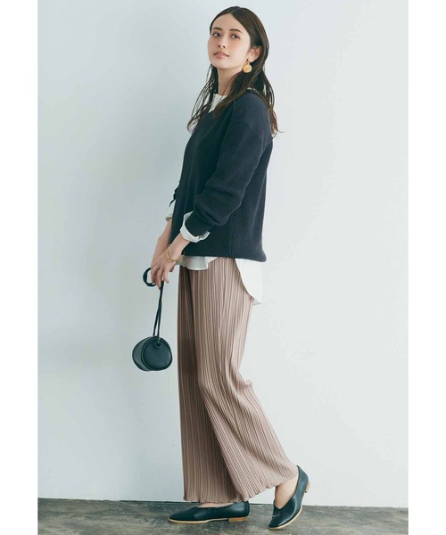 IEDIT(イディット)の「IEDIT スニーカー以上パンプス未満のミズ・アメプルーフシートが内蔵加工されたフラットシューズ(パンプス・レディース・レッド/ブラック/グレー系その他・1/2/4/6/3/5)」の4枚目の写真