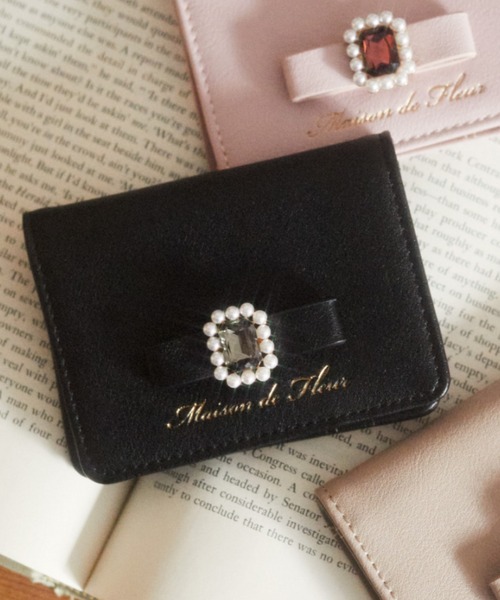 Maison de FLEUR（メゾンドフルール）の「パールビジュー合皮リボン