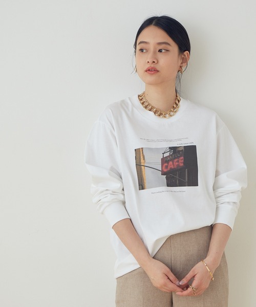 ADAM ET ROPE'（アダムエロペ）の「【接触冷感・UVケア】フォトプリントTシャツ（Tシャツ/カットソー・レディース・ホワイト/ホワイト系その他・FREE）」の2枚目の写真