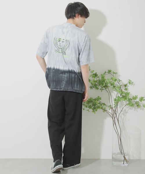 Mark Gonzales(マーク・ゴンザレス)の「Mark Gonzales×SENSE OF PLACE 『別注』マークゴンザレスタイダイTシャツ(Tシャツ/カットソー・メンズ・グレー/ブルー/ミント/ライトカーキ/ライトグレー/ライトブルー・LARGE/MEDIUM)」の3枚目の写真