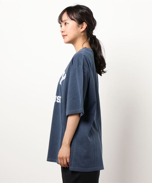 SPINNS（スピンズ）の「【ゆったりシルエット】DIZZY カレッジデザインビッグTシャツ（Tシャツ/カットソー・レディース・ホワイト/ネイビー/グリーン/ボルドー・ONESIZE）」の6枚目の写真