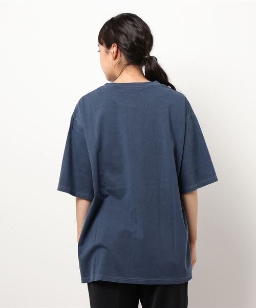 SPINNS（スピンズ）の「【ゆったりシルエット】DIZZY カレッジデザインビッグTシャツ（Tシャツ/カットソー・レディース・ホワイト/ネイビー/グリーン/ボルドー・ONESIZE）」の5枚目の写真