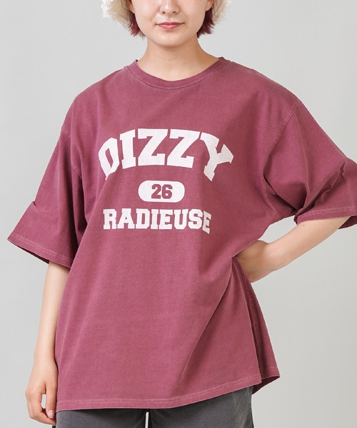 SPINNS（スピンズ）の「【ゆったりシルエット】DIZZY カレッジデザインビッグTシャツ（Tシャツ/カットソー・レディース・ホワイト/ネイビー/グリーン/ボルドー・ONESIZE）」の4枚目の写真