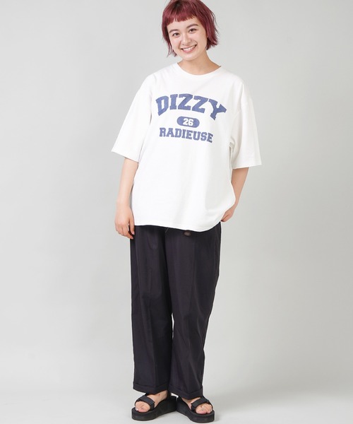 SPINNS（スピンズ）の「【ゆったりシルエット】DIZZY カレッジデザインビッグTシャツ（Tシャツ/カットソー・レディース・ホワイト/ネイビー/グリーン/ボルドー・ONESIZE）」の12枚目の写真