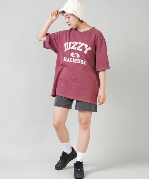 SPINNS（スピンズ）の「【ゆったりシルエット】DIZZY カレッジデザインビッグTシャツ（Tシャツ/カットソー・レディース・ホワイト/ネイビー/グリーン/ボルドー・ONESIZE）」の15枚目の写真