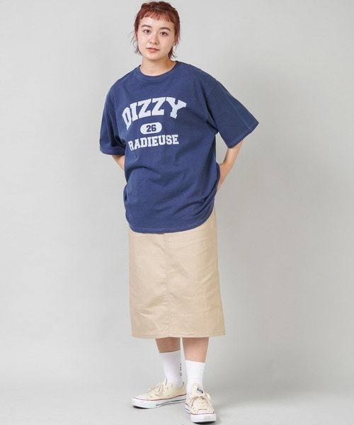 SPINNS（スピンズ）の「【ゆったりシルエット】DIZZY カレッジデザインビッグTシャツ（Tシャツ/カットソー・レディース・ホワイト/ネイビー/グリーン/ボルドー・ONESIZE）」の14枚目の写真