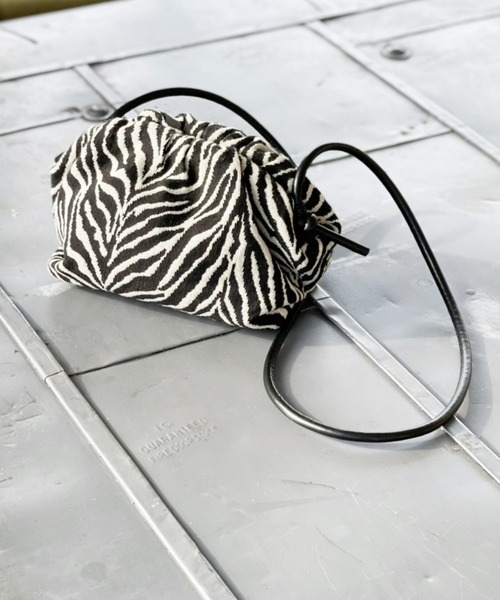 Heather（ヘザー）の「ギャザーミニショルダー　958030（ショルダーバッグ・レディース・アイボリー/ブルー/ゼブラ・ONE SIZE）」の3枚目の写真