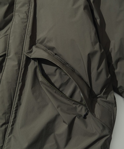 WILD THINGS（ワイルドシングス）の「【WILDTHINGS / ワイルドシングス】CB TRANSPORT PARKA トランスポートパーカー（ダウンジャケット/コート・メンズ・グレー系その他/オリーブドラブ/ブラック・M/L）」の6枚目の写真