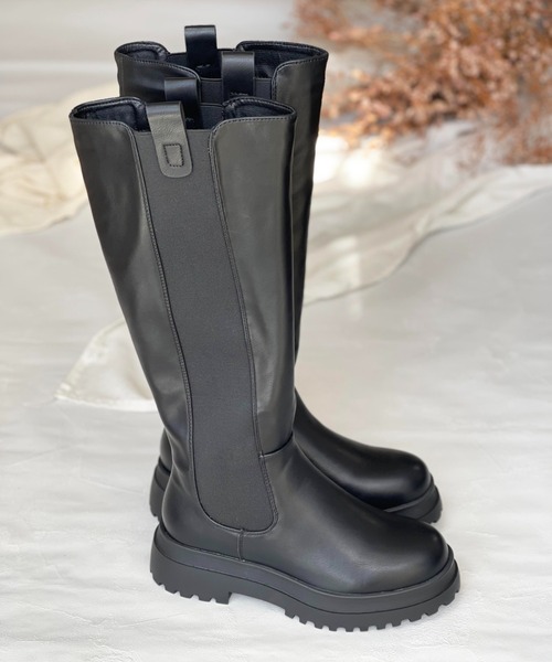 Shoes in Closet（シューズインクローゼット）の「【Shoes in Closet ＋ (プラス)】ボリューム  トラックソール 厚底 ロング丈 ブーツ 2674（ブーツ・レディース・ブラック・LL/S/M/L）」の4枚目の写真