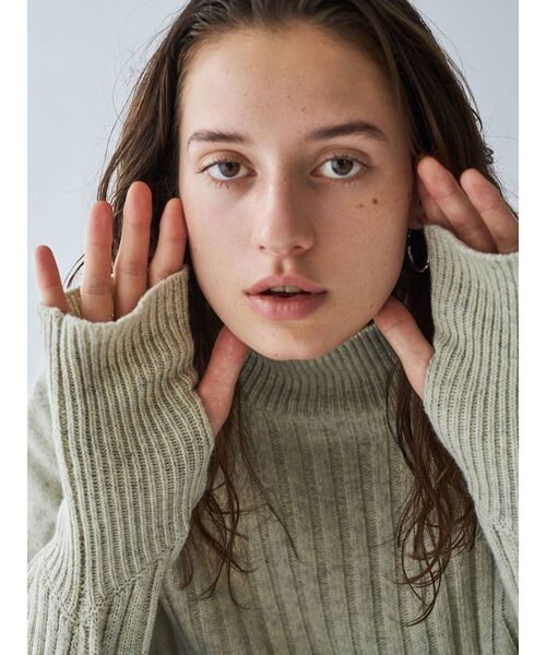 Ungrid（アングリッド）の「ハイネックミリタリーデザインニット（ニット/セーター・レディース・アイボリー/カーキ/チャコールグレー・FREE）」の5枚目の写真