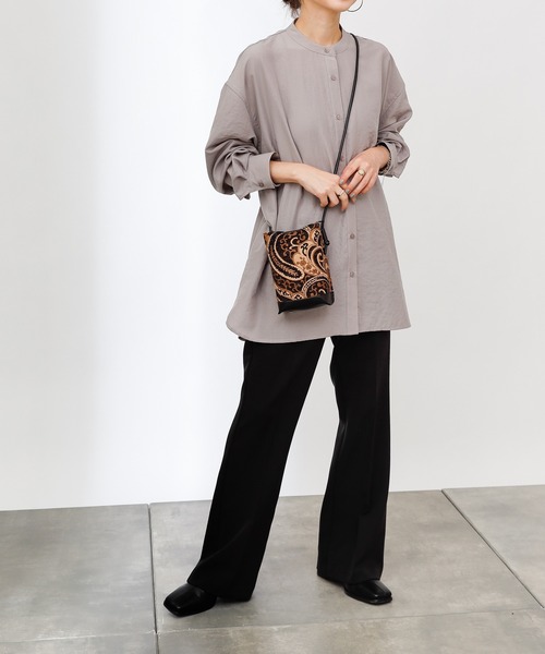 COLONY 2139（コロニートゥーワンスリーナイン）の「エステルワッシャーバンドカラー長袖シャツ（シャツ/ブラウス・レディース・グレー/モカ/オフホワイト・LARGE/MEDIUM）」の15枚目の写真