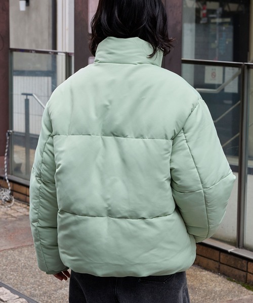 U.S. POLO ASSN.(ユーエスポロアッスン)の「U.S. POLO ASSN./ユーエスポロアッスン 別注 ロゴ刺繍 オーバーサイズ スタンド 中綿ジャケット(ダウンジャケット/コート・メンズ・ネイビー/ブラック/グレイッシュベージュ/グレー系/グリーン/ブラック系/アッシュブラウン/グレイッシュブルー/ライトグリーン・M/L/S)」の21枚目の写真