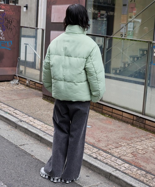 U.S. POLO ASSN.(ユーエスポロアッスン)の「U.S. POLO ASSN./ユーエスポロアッスン 別注 ロゴ刺繍 オーバーサイズ スタンド 中綿ジャケット(ダウンジャケット/コート・メンズ・ネイビー/ブラック/グレイッシュベージュ/グレー系/グリーン/ブラック系/アッシュブラウン/グレイッシュブルー/ライトグリーン・M/L/S)」の19枚目の写真