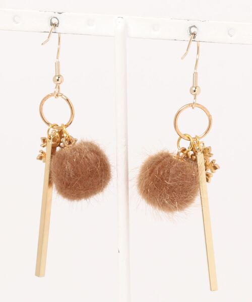 tone(トーン)の「【-lensa-】ベージュのファーピアス(MA)(ピアス(両耳用)・レディース・ベージュ・FREE)」の5枚目の写真