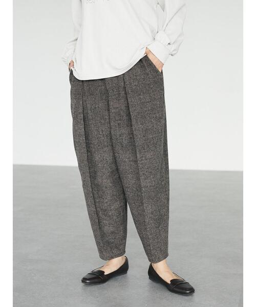 CRAFT STANDARD BOUTIQUE（クラフトスタンダードブティック）の「センタープレスコクーンパンツ　＊（スラックス・レディース・チャコールグレー/ブラウン・FREE）」の22枚目の写真