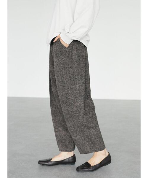 CRAFT STANDARD BOUTIQUE（クラフトスタンダードブティック）の「センタープレスコクーンパンツ　＊（スラックス・レディース・チャコールグレー/ブラウン・FREE）」の10枚目の写真