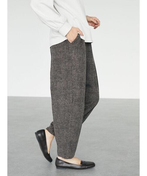 CRAFT STANDARD BOUTIQUE（クラフトスタンダードブティック）の「センタープレスコクーンパンツ　＊（スラックス・レディース・チャコールグレー/ブラウン・FREE）」の13枚目の写真