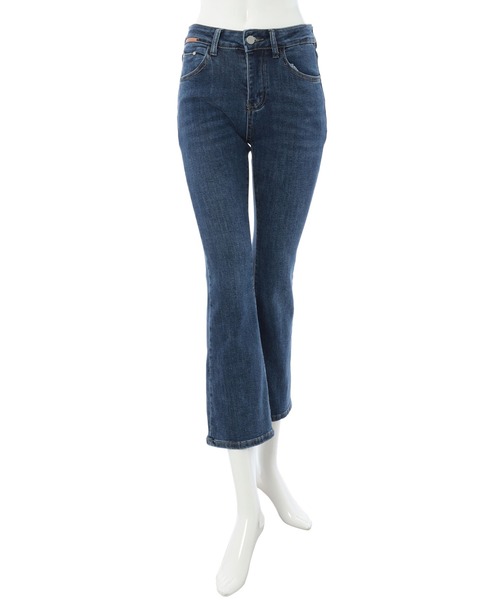 fifth calin（フィフスカラン）の「裾フレアシンプル柔らかデニム（デニムパンツ・レディース・ブラック/ブルー・MEDIUM）」の9枚目の写真