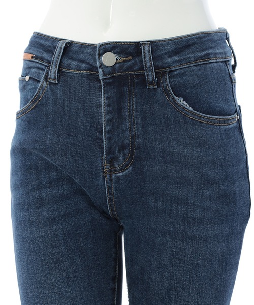 fifth calin（フィフスカラン）の「裾フレアシンプル柔らかデニム（デニムパンツ・レディース・ブラック/ブルー・MEDIUM）」の12枚目の写真