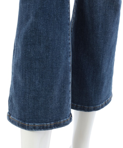 fifth calin（フィフスカラン）の「裾フレアシンプル柔らかデニム（デニムパンツ・レディース・ブラック/ブルー・MEDIUM）」の13枚目の写真